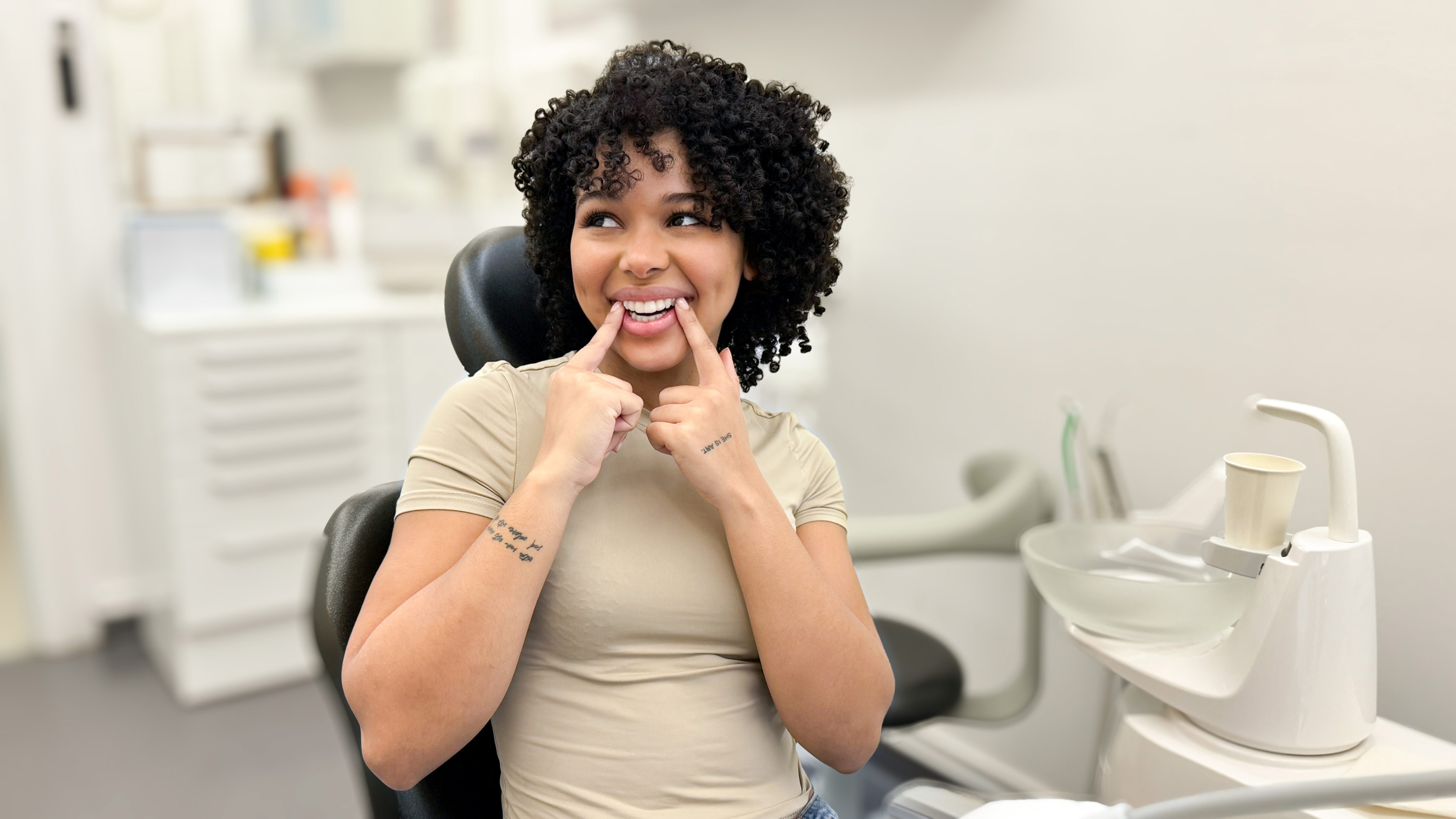 Pozadí - Neviditelná foliová rovnátka